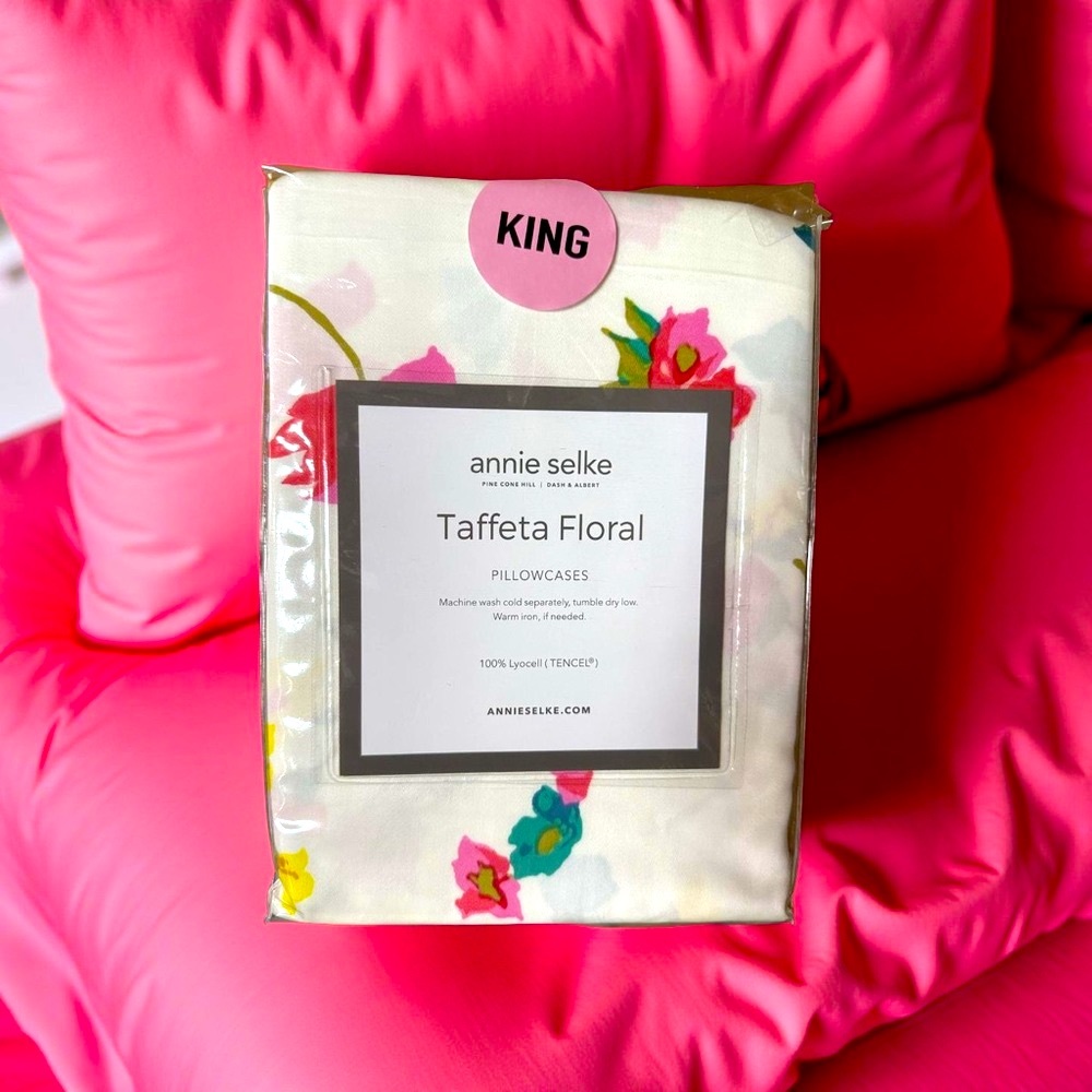 Annie Selke NWT Beautiful King Size Taffeta White & Floral Pillowcases One Set